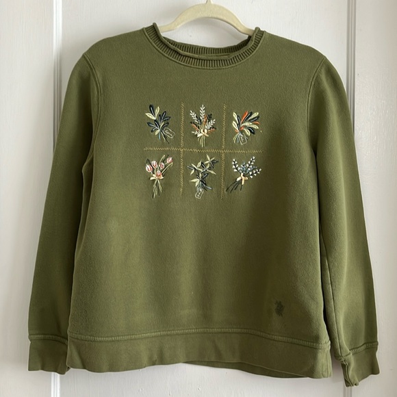 Basic Editions Tops - Basic Editions Size Small Vintage Embroidered Floral Sweatshirt in Olive Green